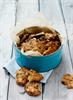 Cookies med macadamianødder og mørk chokolade